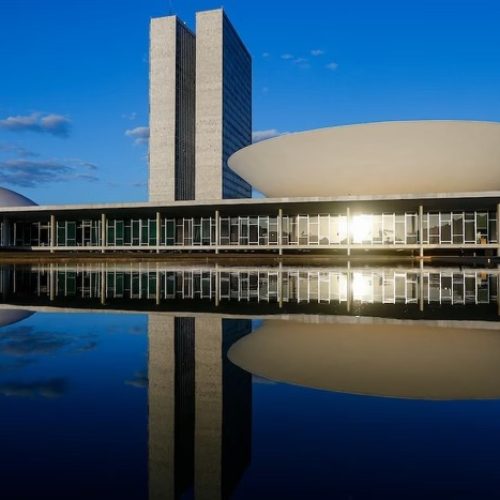 Orçamento de 2025 prevê R$ 7,3 bilhões em “emendas Pix”, alvo de debate no STF