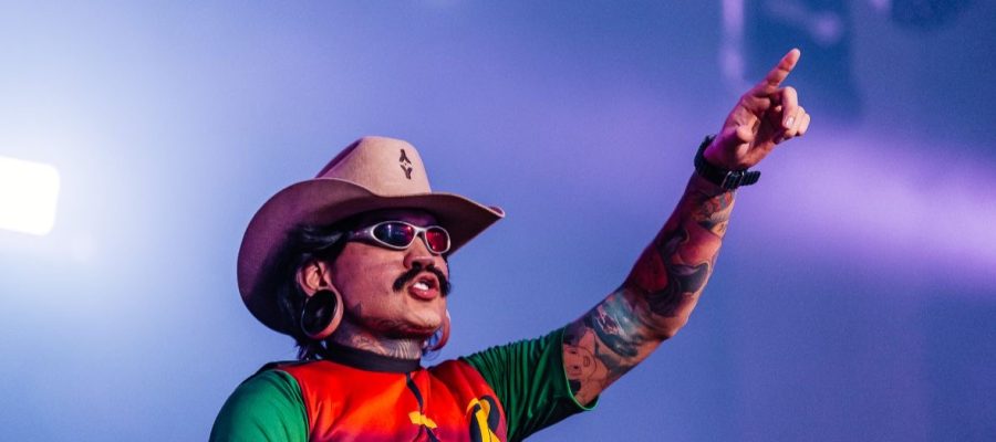 Jiraya Uai lança primeiro álbum da carreira nesta terça-feira e apresenta universo “Cowboy Maluco” em Goiânia