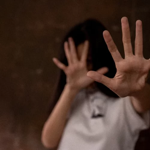 Itália passa a punir feminicídio com prisão perpétua