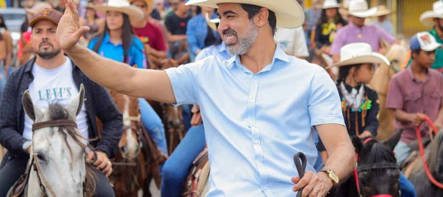 Cavalgada reúne 9 mil pessoas e abre comemorações dos 37 anos de Senador Canedo