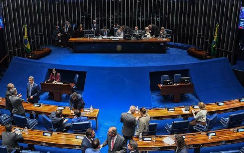 PEC que propõe o fim da escala 6×1 tem votação adiada no Congresso