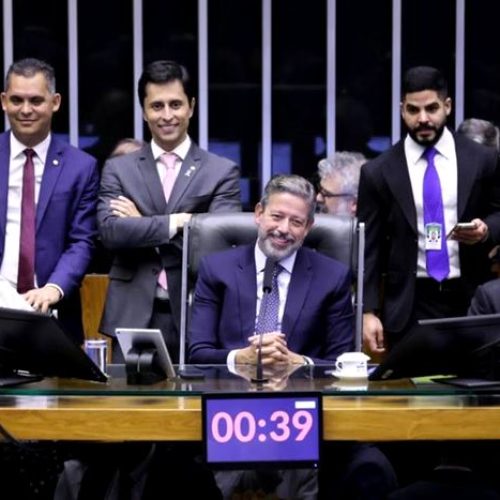 Câmara Aprova PEC de Corte de Gastos em 1º Turno