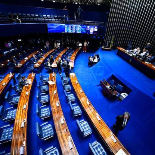 Senado aprova projeto que limita aumento real do salário mínimo e exige cadastro biométrico para programas sociais