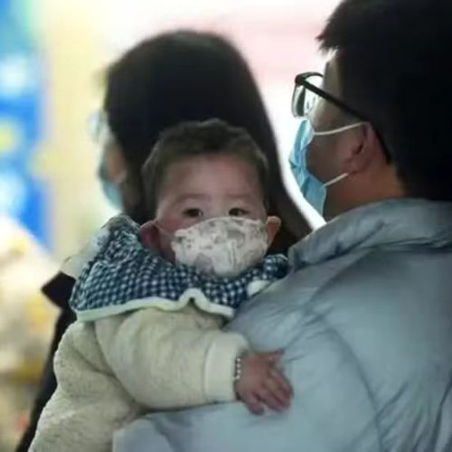 Aumento de Casos de Metapneumovírus na China Gera Alerta, Mas Sem Risco de Nova Pandemia, Dizem Especialistas