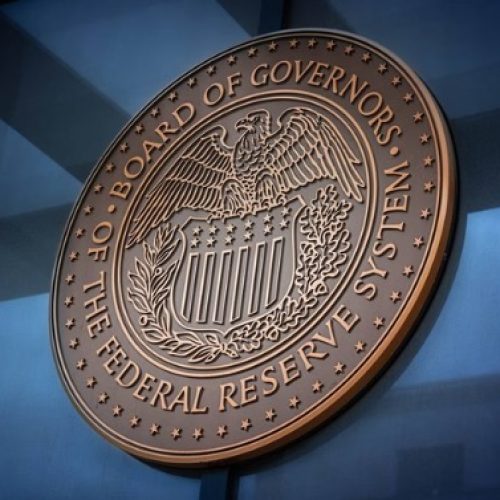 Fed mantém juros nos EUA apesar da pressão de Trump por cortes