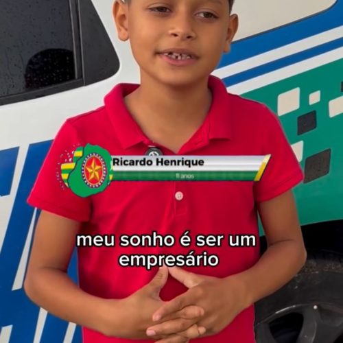 Menino vendia balas para ajudar a família e ganha apoio da Polícia Militar