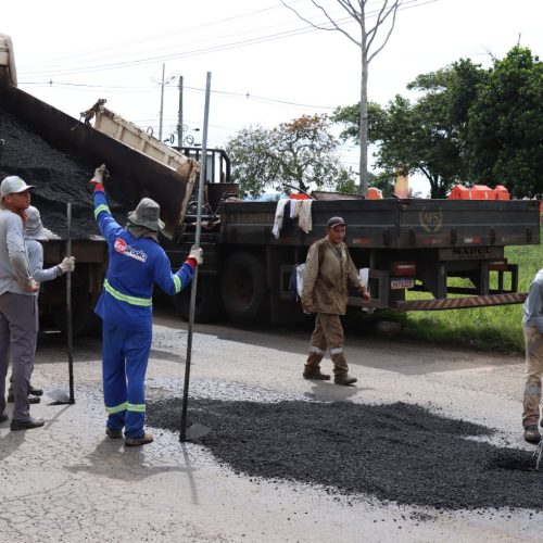 Serviço de tapa-buraco avança em bairros e avenidas de Senador Canedo
