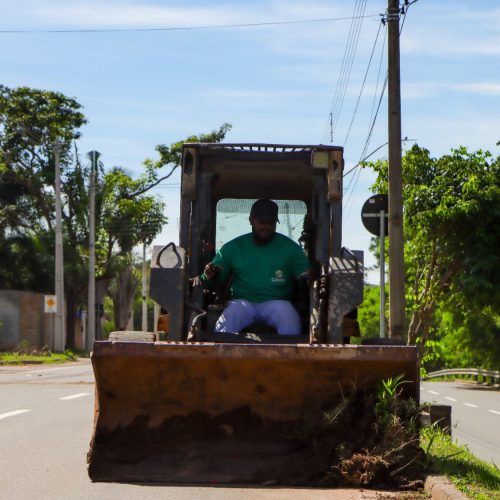 Força-tarefa da SEINFRA atua na recuperação de vias após danos causados pelas chuvas em Senador Canedo