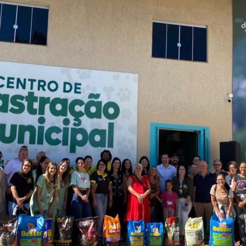Senador Canedo realiza doação de 1 tonelada de ração para protetores de animais