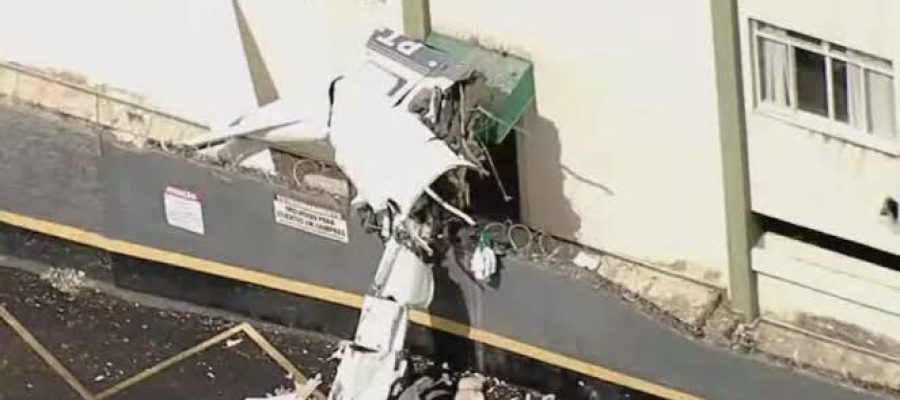 Avião que caiu em Belo Horizonte deixa dois mortos e três feridos graves