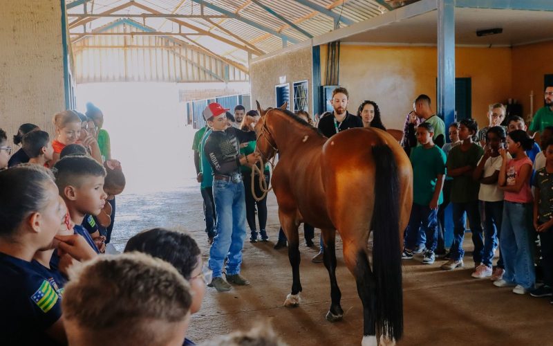 Educação ambiental ganha reforço com visita de alunos a haras em Senador Canedo