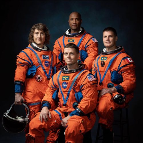 “Parem de mentir”: homem aborda astronautas e acusa missão da NASA de ser encenada
