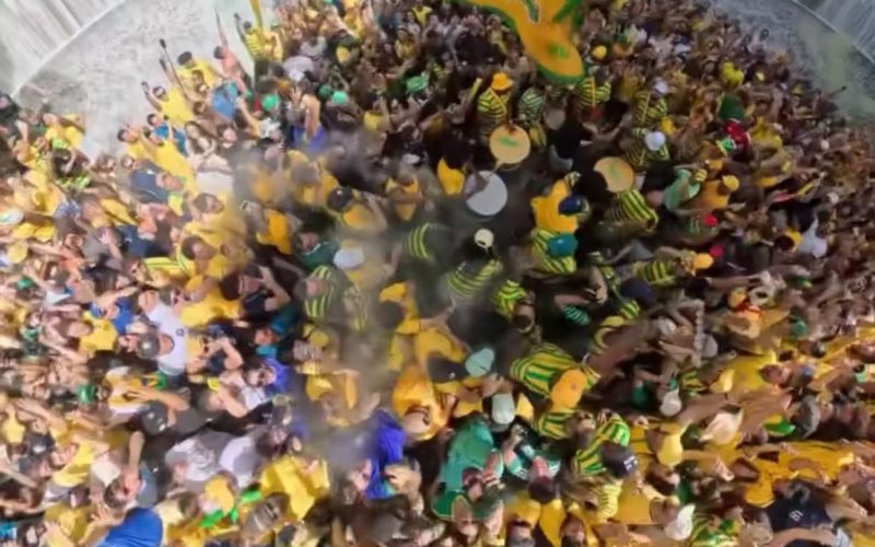 Brasileiros tomam as ruas e mostram mais uma vez a força da torcida na Copa do Mundo