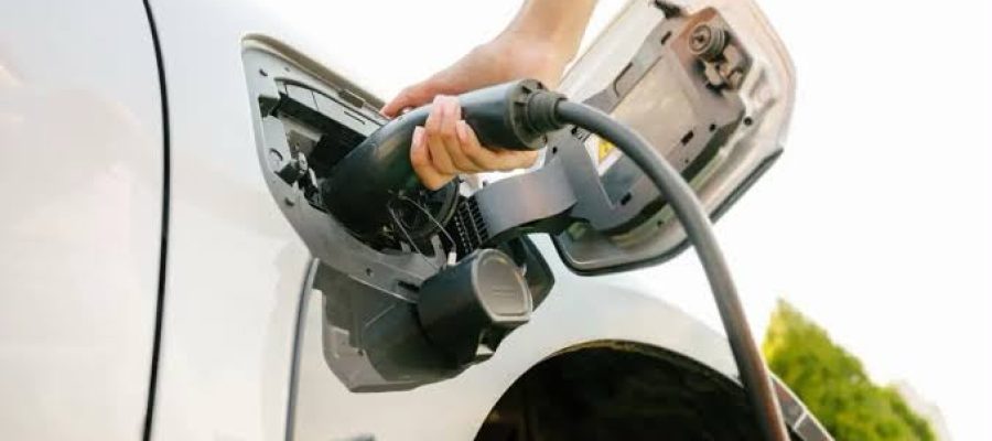 Goiás muda cobrança de imposto sobre recarga de carros elétricos