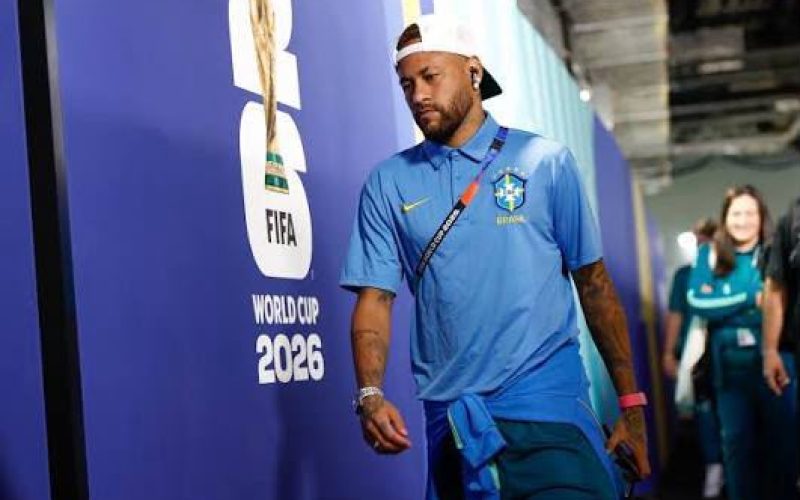 Neymar tem retorno oficializado ao Santos para definição de futuro