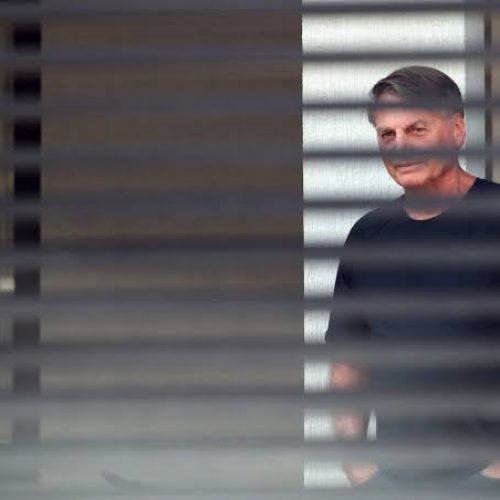 Moraes mantém prisão domiciliar de Bolsonaro e veta visitas políticas até fim das eleições
