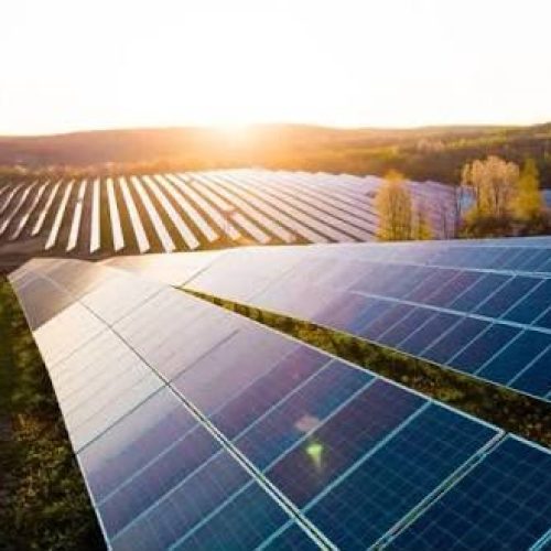 Curso gratuito de energia solar oferece premiação de R$ 2,5 mil para participantes em Goiânia