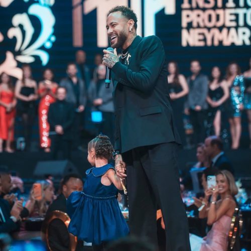 Leilão beneficente de Neymar reúne celebridades e arrecada recursos para projeto social