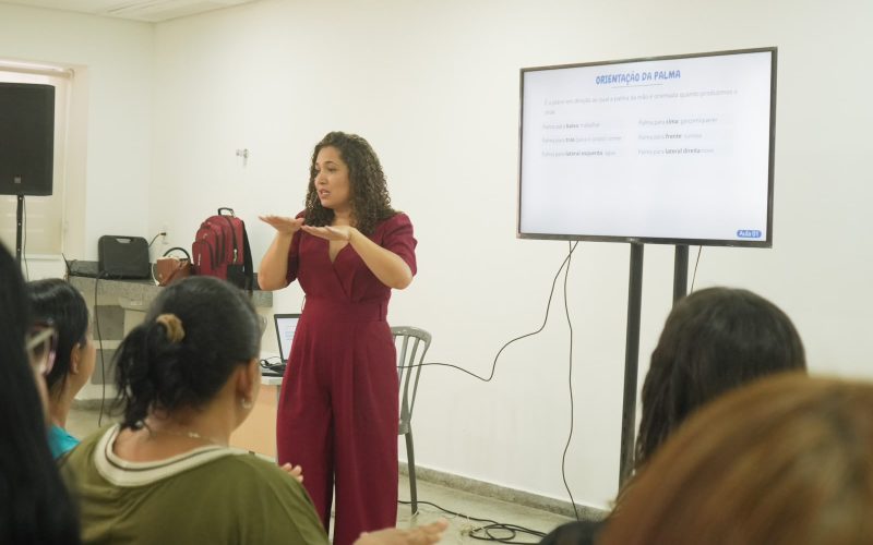 Prefeitura prepara servidores para atender pessoas surdas e ampliar a acessibilidade em Senador Canedo