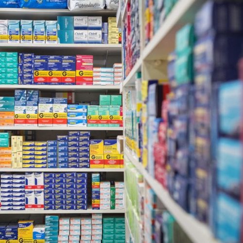 Anvisa muda regra e farmácias poderão vender medicamentos pela Shopee