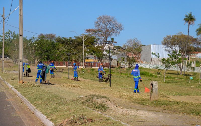 Mutirão da Seinfra reforça manutenção urbana nos bairros São Francisco I e II