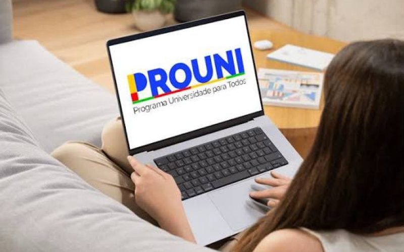 Convocados na segunda chamada do Prouni têm até hoje para entregar a documentação
