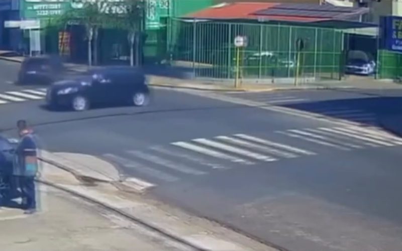 “Nem consigo fazer uma baliza” motorista viraliza após batida e parada impressionante em vaga