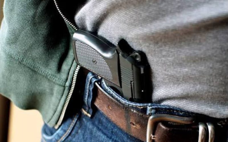 Projeto aprovado na Câmara prevê porte de arma para empresários e MEIs; veja quem poderá ter direito