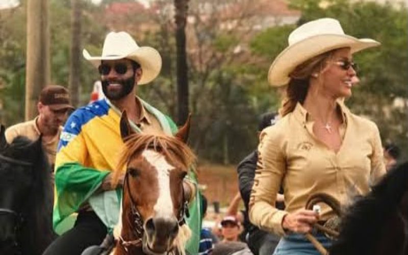 CAVALGADA DO EMBAIXADOR REÚNE 1,7 MIL CAVALEIROS EM BARRETOS E AGITA FESTA DO PEÃO