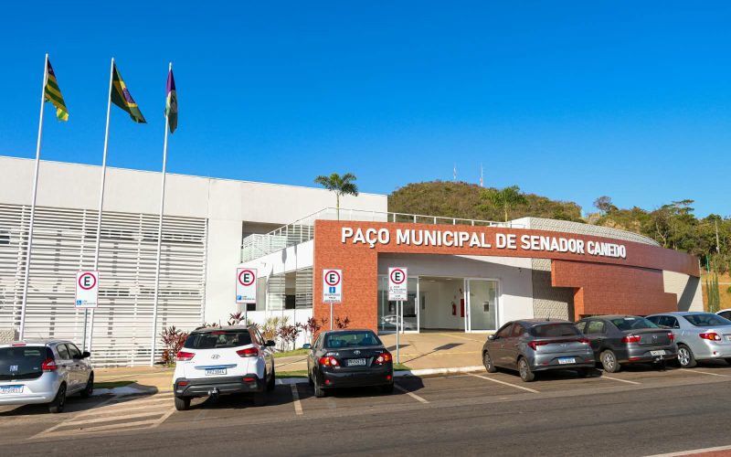 Paço Municipal de Senador Canedo terá expediente até as 12h nesta sexta-feira