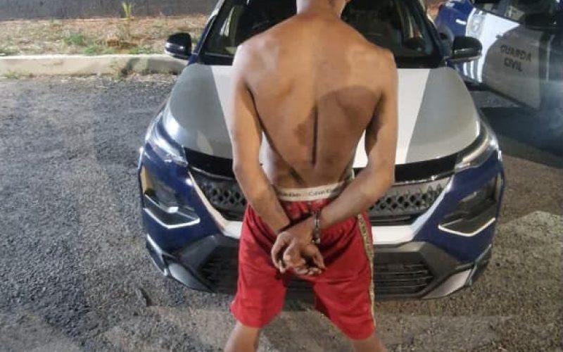 GCM conduz suspeito após agressão e danos a veículos durante briga entre vizinhos em Senador Canedo
