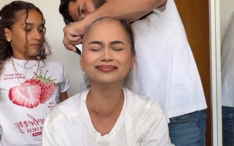 Influenciadora de Goiânia raspa o cabelo durante tratamento contra linfoma e emociona seguidores