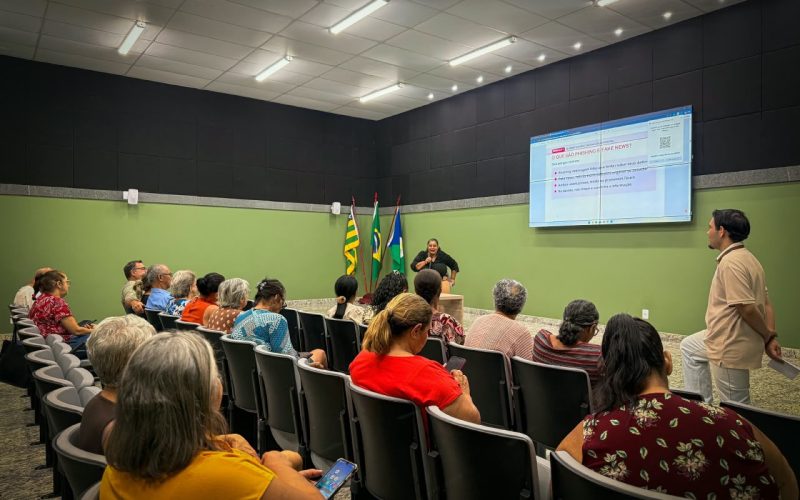 Cidadão Tech 60+ ensina idosos a navegar pela internet com mais segurança em Senador Canedo