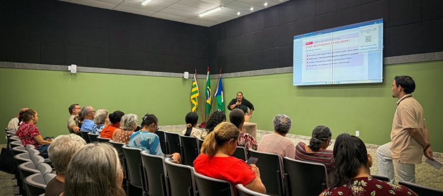 Cidadão Tech 60+ ensina idosos a navegar pela internet com mais segurança em Senador Canedo