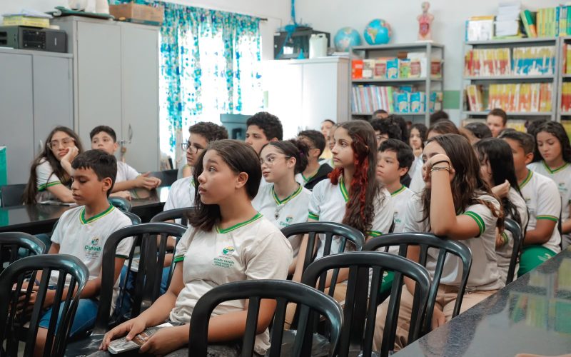 Estudantes conhecem história de Senador Canedo em palestra na Escola Walter Ferreira