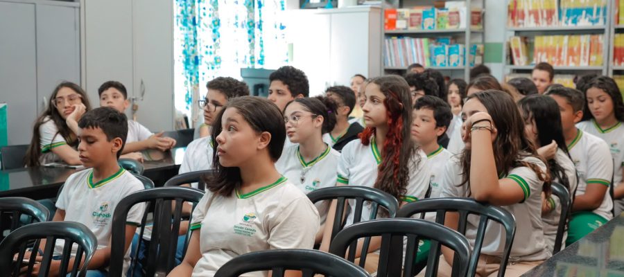 Estudantes conhecem história de Senador Canedo em palestra na Escola Walter Ferreira