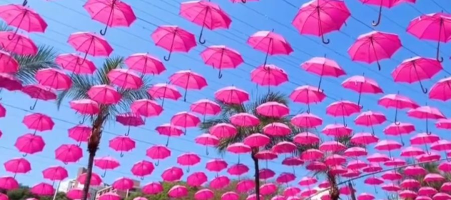 Goiânia ganha túnel de guarda-chuvas rosas para marcar o Outubro Rosa