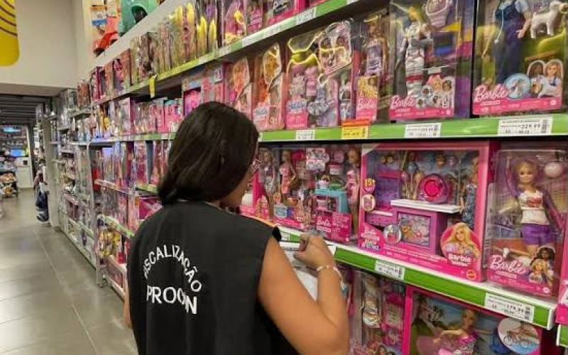 Procon Goiás encontra variação de 400% no preço de brinquedos para o Dia das Crianças