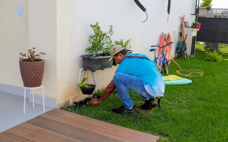 Núcleo de Vetores orienta moradores sobre prevenção à dengue em Senador Canedo
