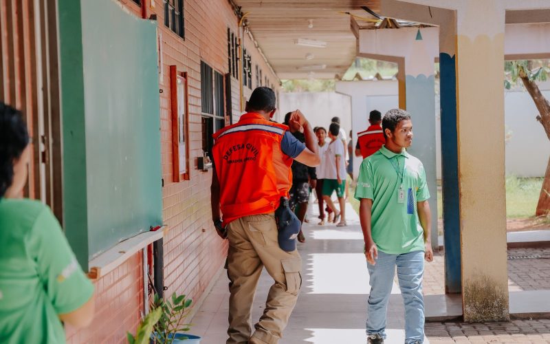 Defesa Civil realiza treinamento de evacuação com estudantes e profissionais em Senador Canedo