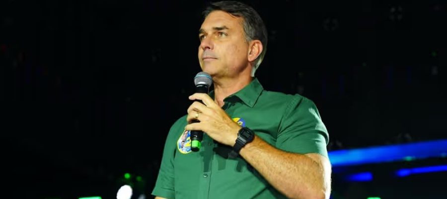 Flávio Bolsonaro divulga carta dos EUA, contesta resultado eleitoral e se declara “presidente eleito”