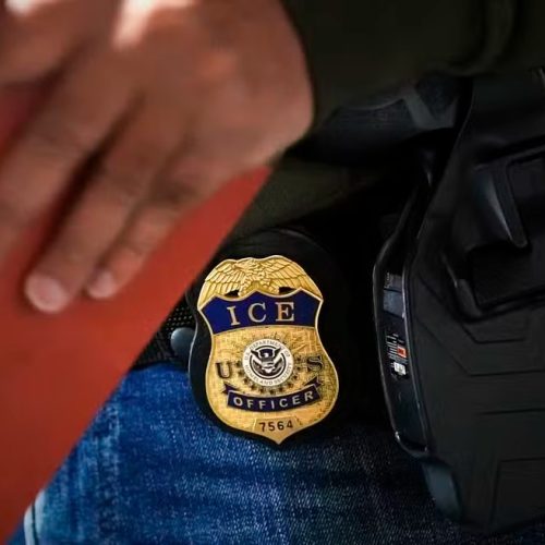 Suprema Corte libera governo Trump a deter imigrantes que falem espanhol ou inglês com sotaque