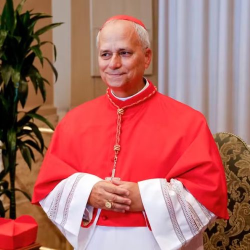 Cardeal americano Robert Prevost é eleito papa e promete continuidade ao legado de Francisco