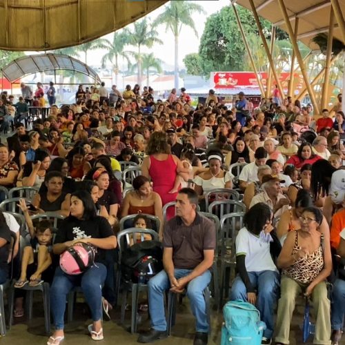Famílias recebem escrituras e Aluguel Social em solenidade em Senador Canedo