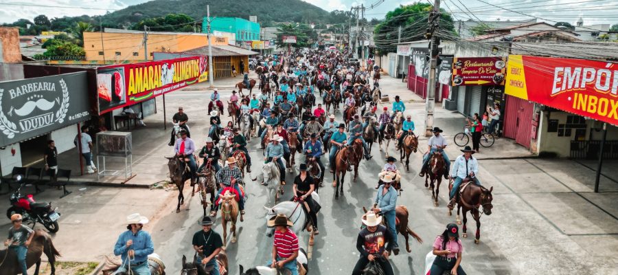 Cavalgada abre programação de aniversário de Senador Canedo