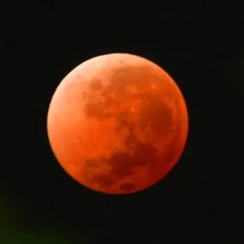 Lua de Sangue ilumina o céu na madrugada desta sexta e poderá ser vista em todo o Brasil