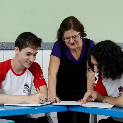 Matrículas em tempo integral na rede pública crescem mais de 600 mil em 2024, aponta Censo Escolar