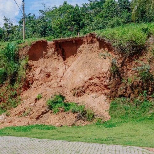 Obra provoca interdição parcial na Rua S-3, no Morada do Morro, em Senador Canedo