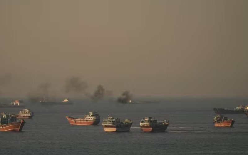 Trump acusa Irã de atacar navios no Estreito de Ormuz e afirma que ação viola cessar-fogo