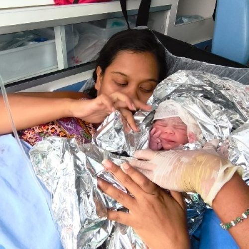 Parto de emergência é realizado dentro de ambulância em Senador Canedo